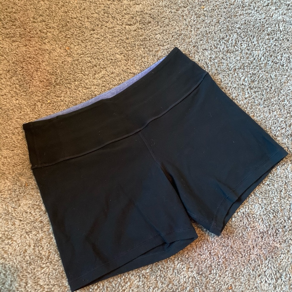 never worn lululemon yoga shorts